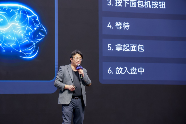大小脑结合，通用具身智能平台“慧思开物”正式发布