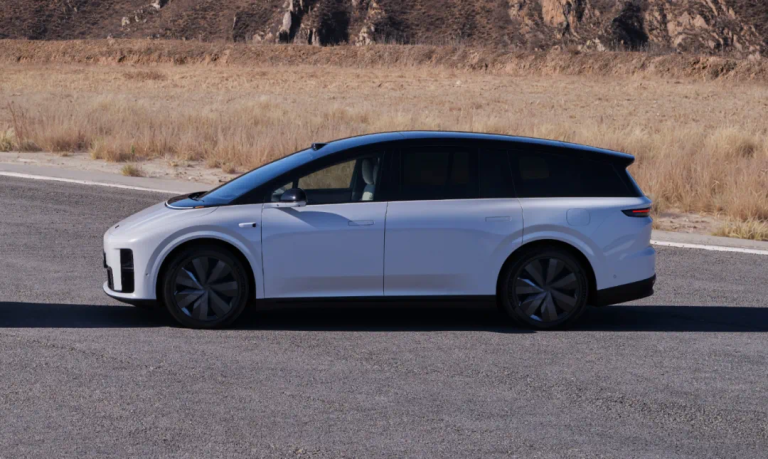 通向L3的正确范式？理想i8全球首发VLA高阶辅助驾驶，我们帮你试了试