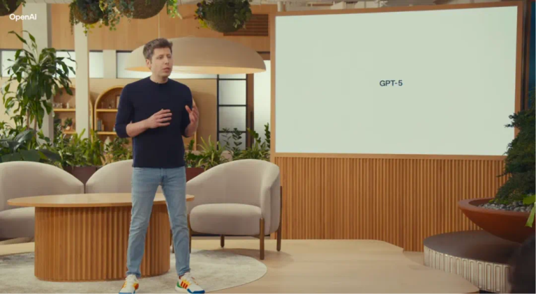 刚刚，奥特曼发布GPT-5！人人免费用「博士级」智能，基准图错误遭全网吐槽