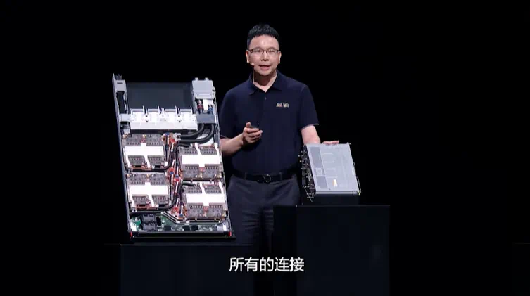 华为超节点：用「一台机器」的逻辑，驱动AI万卡集群